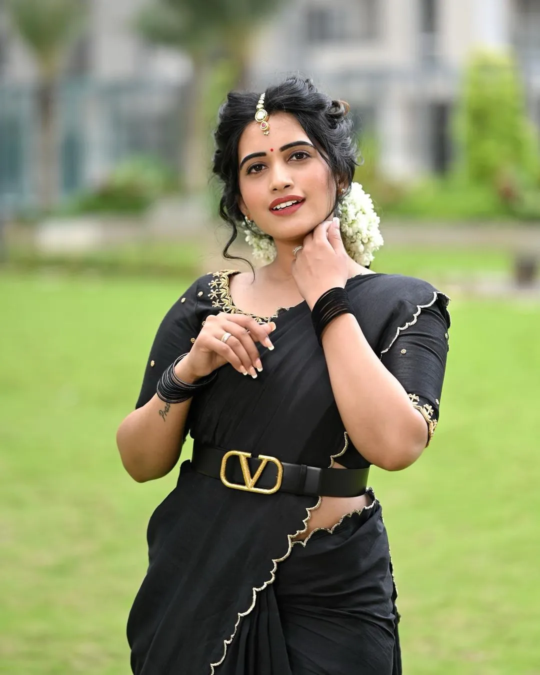 INDIAN TV ACTRESS SRAVANTHI CHOKARAPU IN BLACK SAREE 3